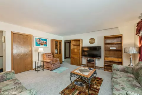 1005 E Cardinal Ln, Mount Prospect, IL 60056 photo 15