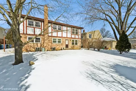 1005 E Cardinal Ln, Mount Prospect, IL 60056 photo 3