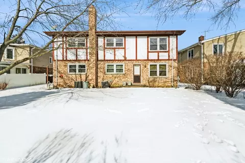 1005 E Cardinal Ln, Mount Prospect, IL 60056 photo 4