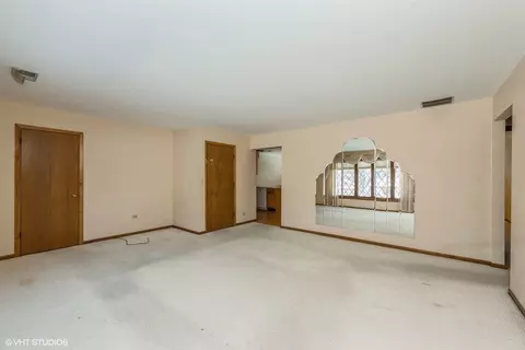 1005 E Cardinal Ln, Mount Prospect, IL 60056 photo 6