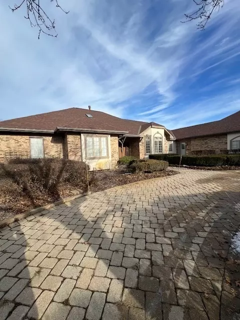 4 N405 Waterford Ln, West Chicago, IL 60185