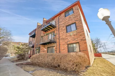 1779 W Algonquin Rd #3A, Mount Prospect, IL 60056