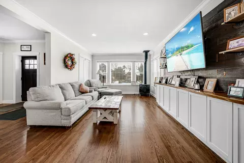 Living - 11313 S Bell Ave, Chicago, IL 60643 photo 2 of 4