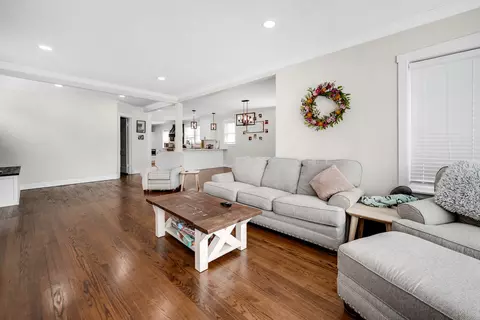 Living - 11313 S Bell Ave, Chicago, IL 60643 photo 1 of 4