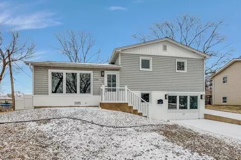 15305 Merlin Ct, Oak Forest, IL 60452