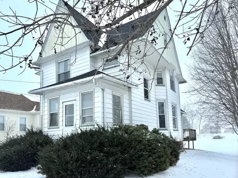 301 E Van Buren St, Ohio, IL 61349 photo 2
