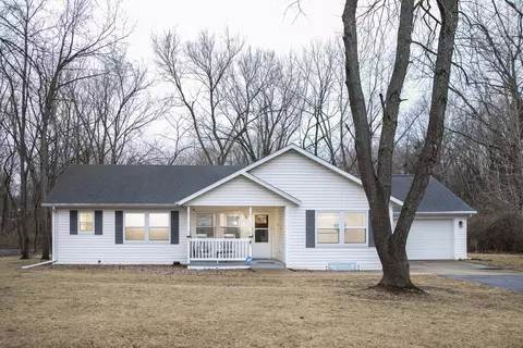 16 Skinner Dr, Putnam, IL 61560