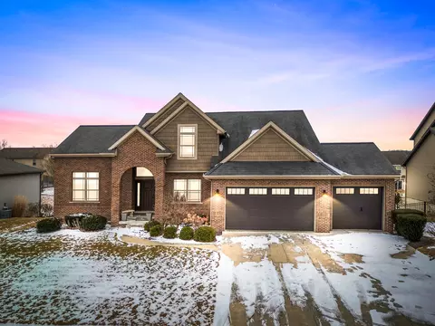 5 Chinkapin Ct, Bloomington, IL 61705