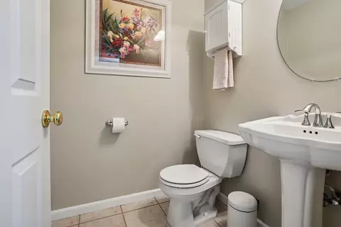 Bath - 385 Coventry Ln, Crete, IL 60417 photo 3 of 3