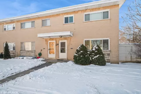 7245 N Campbell Ave #A, Chicago, IL 60645