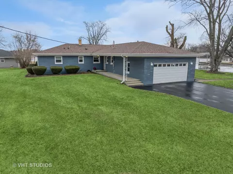 Exterior - 37023 N Stanton Point Rd, Ingleside, IL 60041 photo 1 of 4