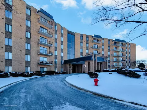 900 W Sunset Dr #209, Glenwood, IL 60425