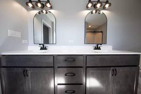 Bath - 270 Aspen Dr, Beecher, IL 60401 photo 1 of 2