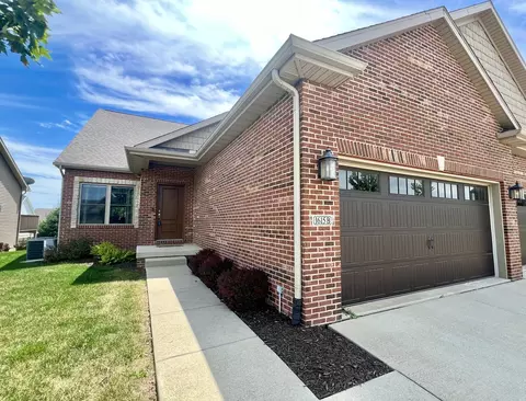 1615 Delane Dr #B, Mahomet, IL 61853