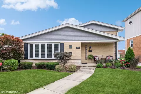 4605 W 102nd St, Oak Lawn, IL 60453