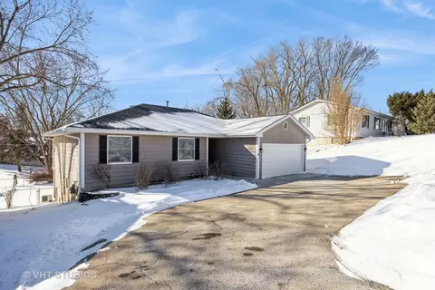 9 Pershing Ave, Lake In The Hills, IL 60156