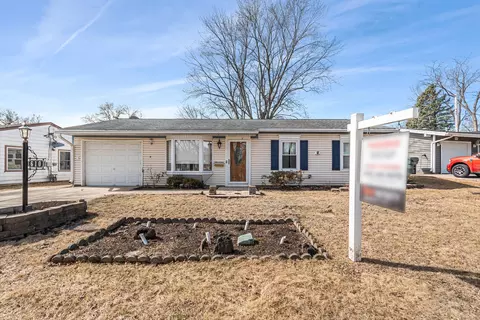 610 Lincolnwood Dr, Streamwood, IL 60107
