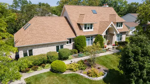 2 Cornell Dr, Lincolnshire, IL 60069