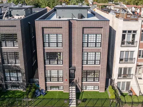 1934 W Belmont Ave #2W, Chicago, IL 60657