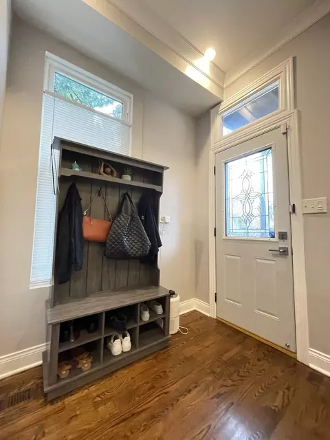Entry Way - 4620 S Evans Ave, Chicago, IL 60653 photo 4 of 6