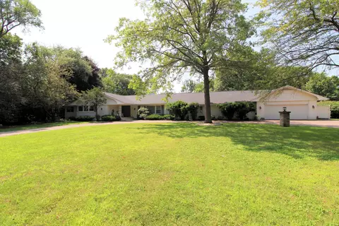 27 Marquette Ln, Kankakee, IL 60901