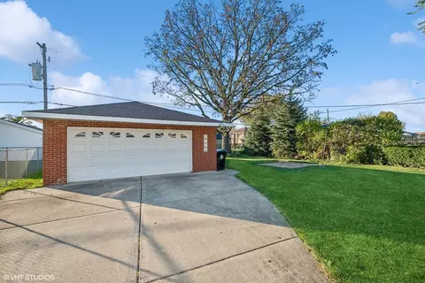 Exterior - 7724 S Octavia Ave, Bridgeview, IL 60455 photo 4 of 6