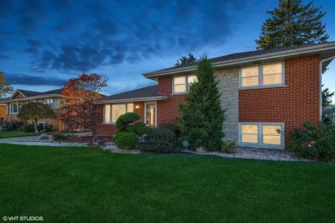 Exterior - 7724 S Octavia Ave, Bridgeview, IL 60455 photo 2 of 6