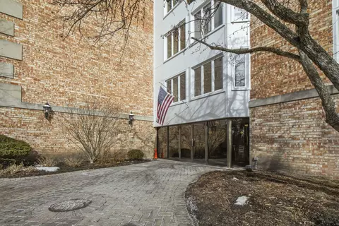 200 Lake Blvd #456, Buffalo Grove, IL 60089