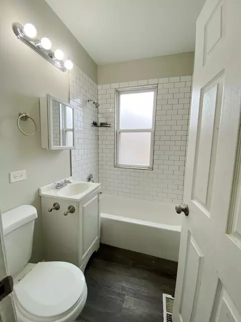 Bath - 2848 E 98th St, Chicago, IL 60617 photo 1 of 2