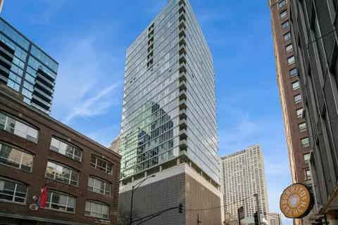 550 N Saint Clair St #2204, Chicago, IL 60611