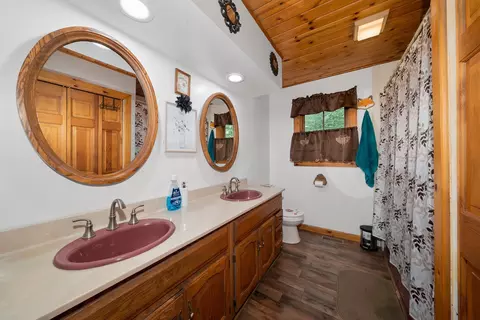 Bath - 1131 E Bemes Rd, Crete, IL 60417 photo 1 of 3