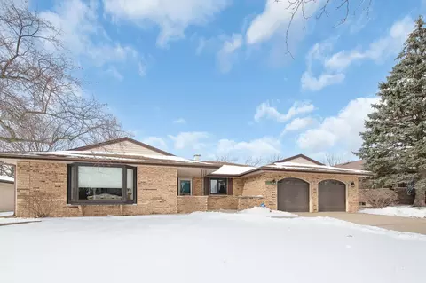 128 S Staffire Dr, Schaumburg, IL 60193