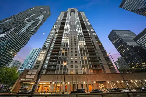 222 N Columbus Dr #1806, Chicago, IL 60601