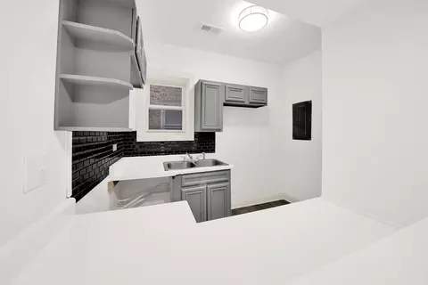 Kitchen - 6216 S Artesian Ave, Chicago, IL 60629 photo 3 of 4