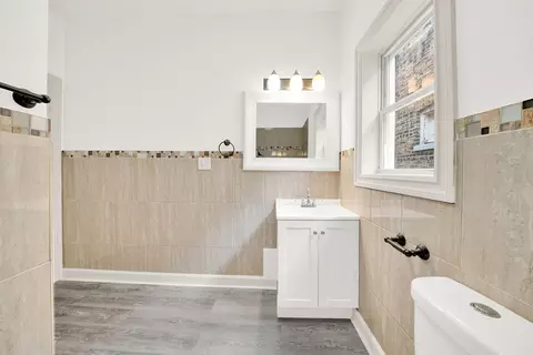 Bath - 6216 S Artesian Ave, Chicago, IL 60629 photo 3 of 3