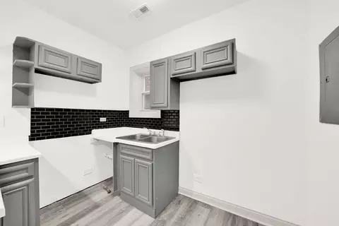 Kitchen - 6216 S Artesian Ave, Chicago, IL 60629 photo 2 of 4