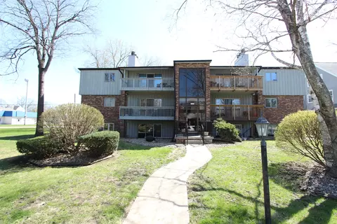 1111 E Jefferson St #3, Bloomington, IL 61701