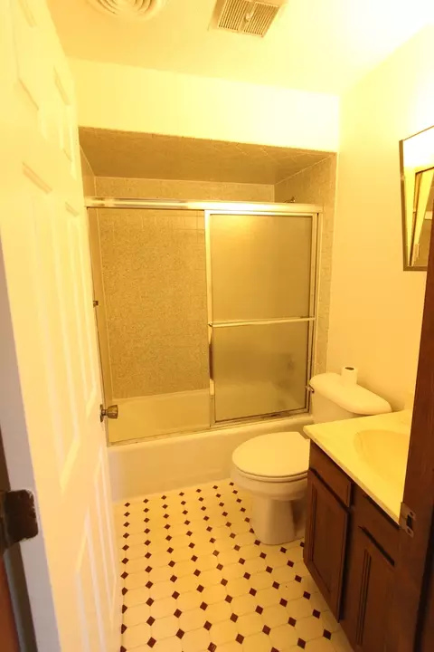 Bath - 1111 E Jefferson St #3, Bloomington, IL 61701 photo 2 of 2