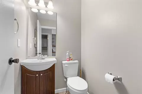 Bath - 622 Berglund Rd, Pecatonica, IL 61063 photo 1 of 2