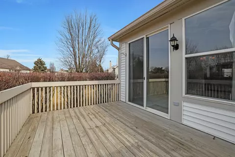 Exterior - 19 Brixton Ct, Algonquin, IL 60102 photo 4 of 6