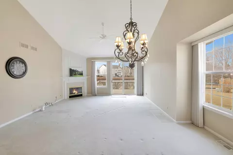 Living - 19 Brixton Ct, Algonquin, IL 60102 photo 1 of 4