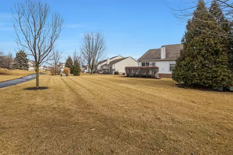 Exterior - 19 Brixton Ct, Algonquin, IL 60102 photo 2 of 6