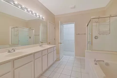 Bath - 19 Brixton Ct, Algonquin, IL 60102 photo 1 of 5