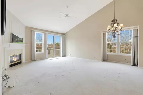 Living - 19 Brixton Ct, Algonquin, IL 60102 photo 2 of 4