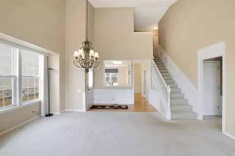 Living - 19 Brixton Ct, Algonquin, IL 60102 photo 4 of 4