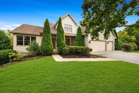 303 Blue Spruce Ct, Lake Villa, IL 60046