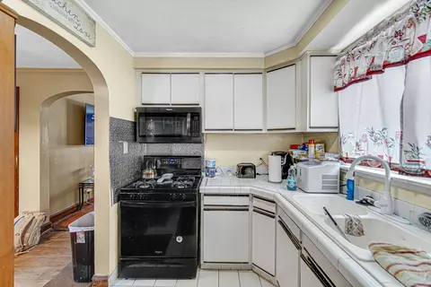 Kitchen - 14945 Avers Ave, Midlothian, IL 60445 photo 1 of 3