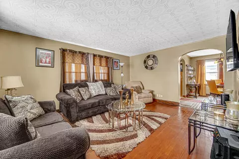 Living - 14945 Avers Ave, Midlothian, IL 60445 photo 1 of 3