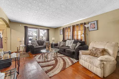 Living - 14945 Avers Ave, Midlothian, IL 60445 photo 3 of 3