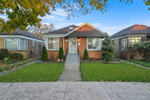 8905 S Cornell Ave, Chicago, IL 60617